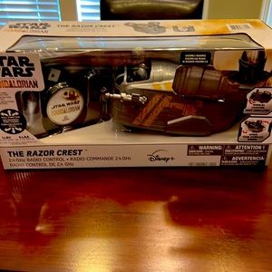 Star Wars The Mandalorian The Razor Crest Disney Remote Control Transport NEW